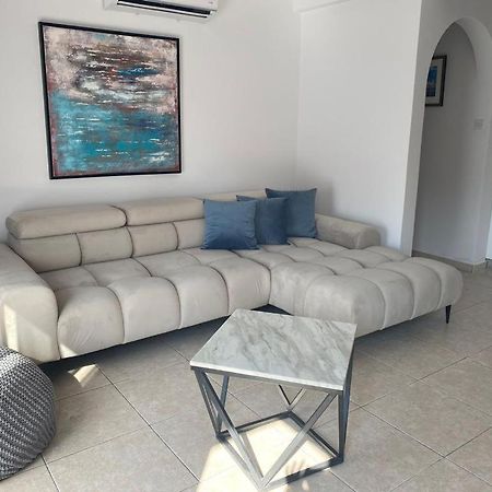 Central Pool-Side 2 Bedroom Apartment In パ フォス エクステリア 写真