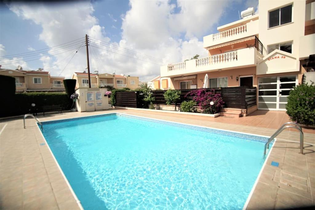 Central Pool-Side 2 Bedroom Apartment In パ フォス エクステリア 写真