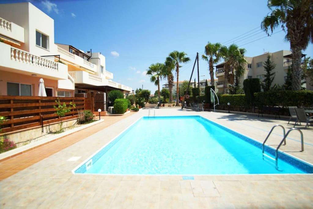 Central Pool-Side 2 Bedroom Apartment In パ フォス エクステリア 写真