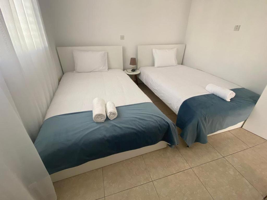 Central Pool-Side 2 Bedroom Apartment In パ フォス エクステリア 写真