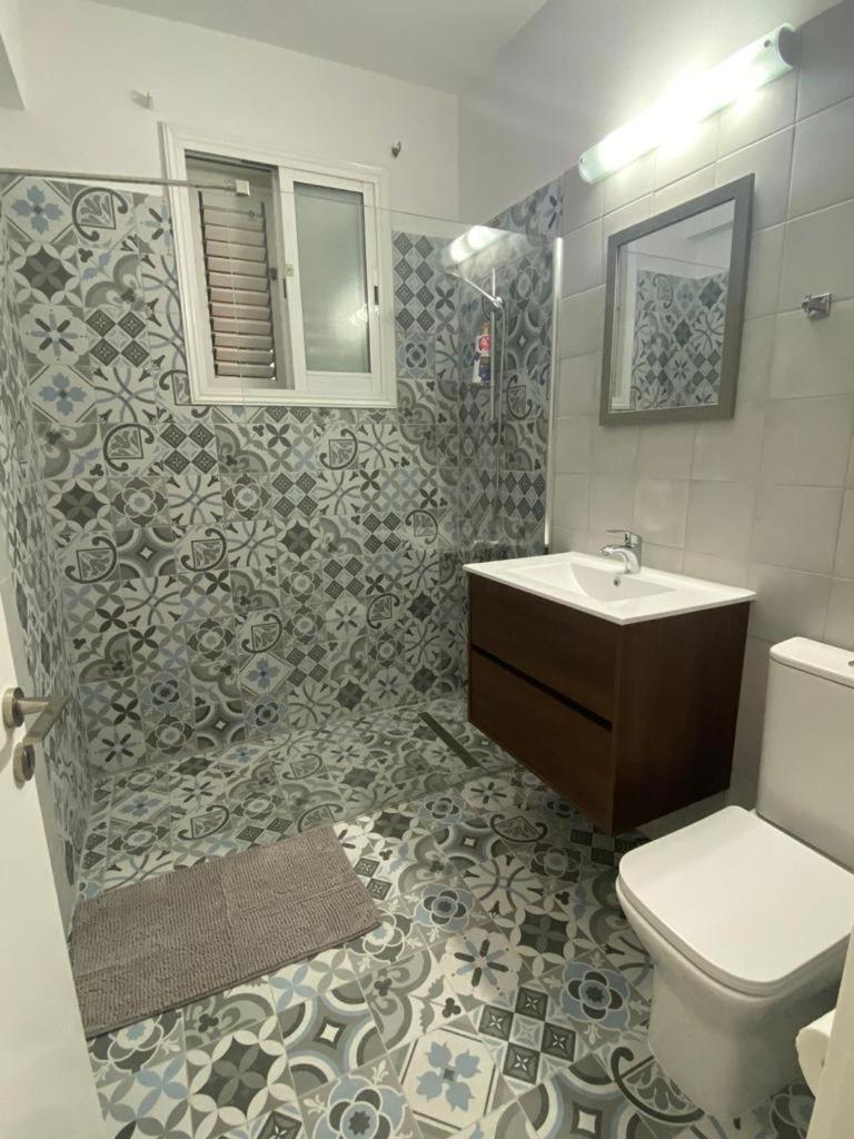Central Pool-Side 2 Bedroom Apartment In パ フォス エクステリア 写真