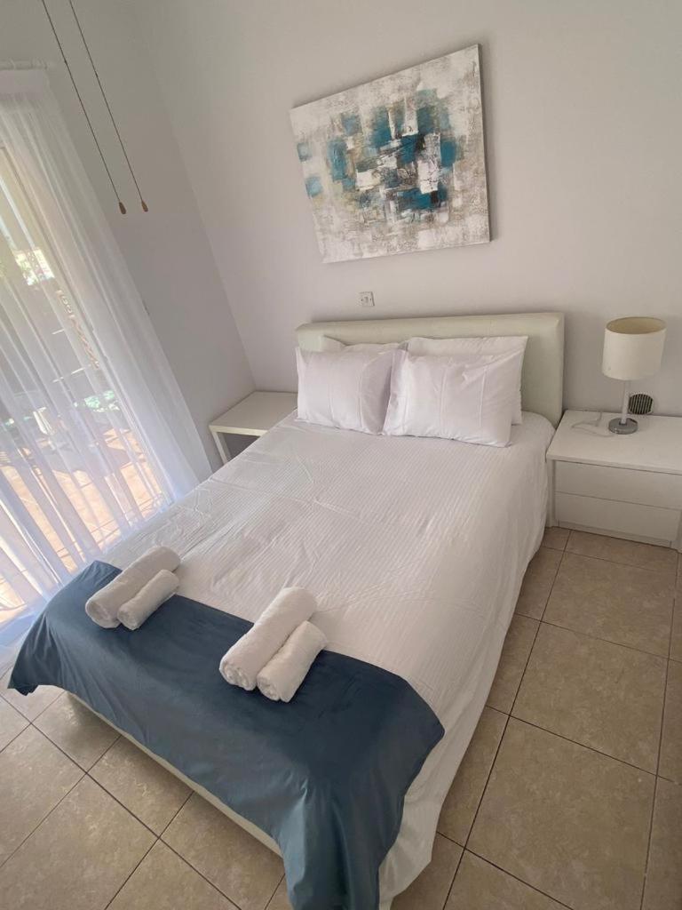 Central Pool-Side 2 Bedroom Apartment In パ フォス エクステリア 写真